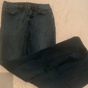 Tide blue jeans. Runs small. Its nice on figure.